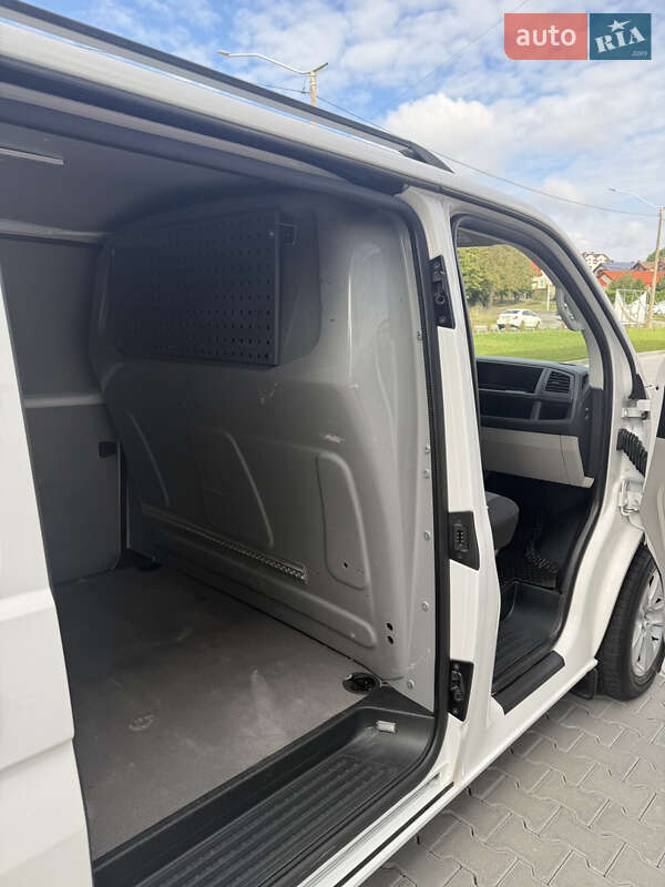 Грузовой фургон Volkswagen Transporter 2017 в Ровно