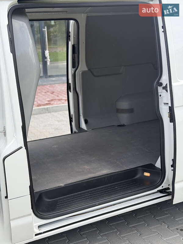 Грузовой фургон Volkswagen Transporter 2017 в Ровно