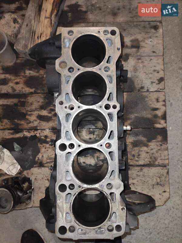 Грузовой фургон Volkswagen Transporter 2002 в Святопетровское