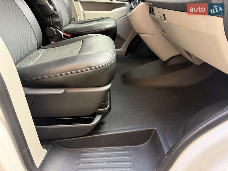 Грузовой фургон Volkswagen Transporter 2015 в Тячеве