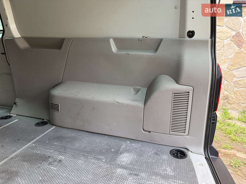 Грузовой фургон Volkswagen Transporter 2015 в Тячеве