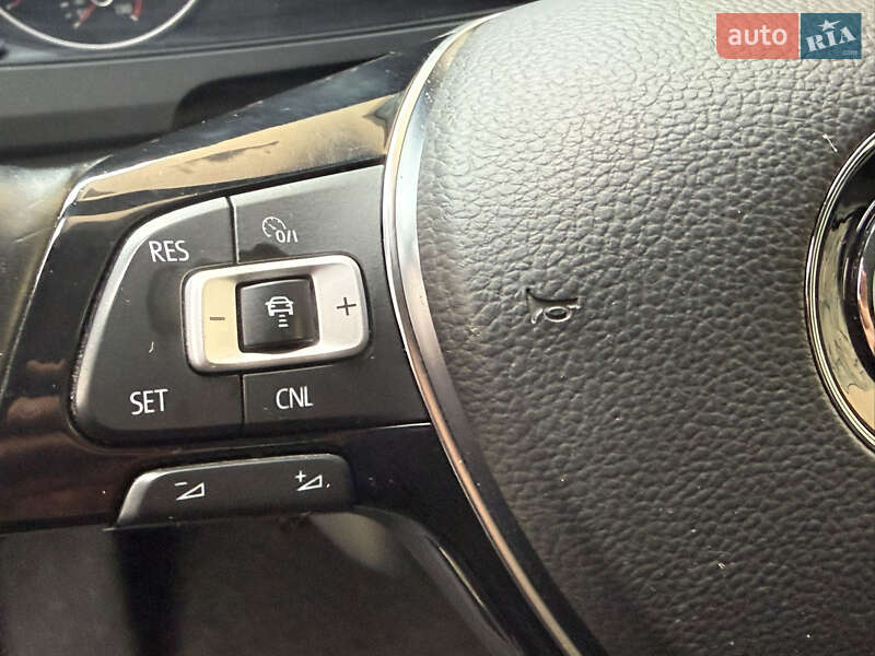Грузовой фургон Volkswagen Transporter 2015 в Тячеве