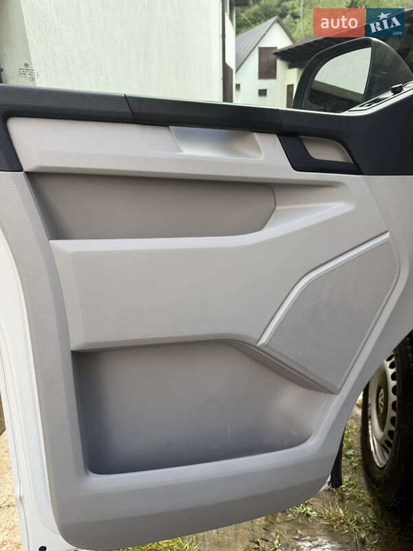 Грузовой фургон Volkswagen Transporter 2015 в Тячеве