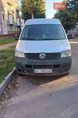 Вантажний фургон Volkswagen Transporter 2005 в Нововолинську