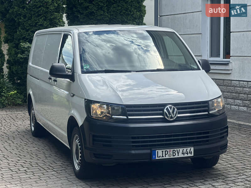 Грузовой фургон Volkswagen Transporter 2016 в Дубно