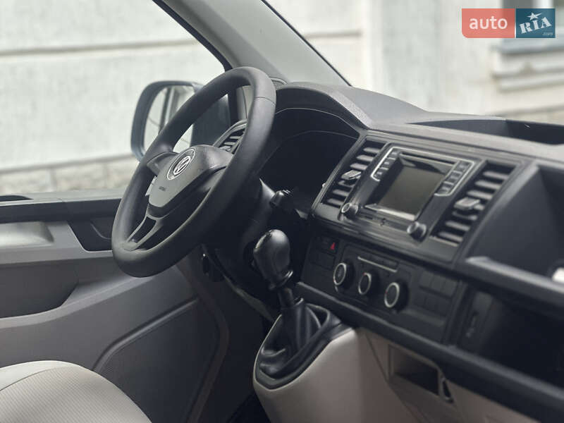 Грузовой фургон Volkswagen Transporter 2016 в Дубно