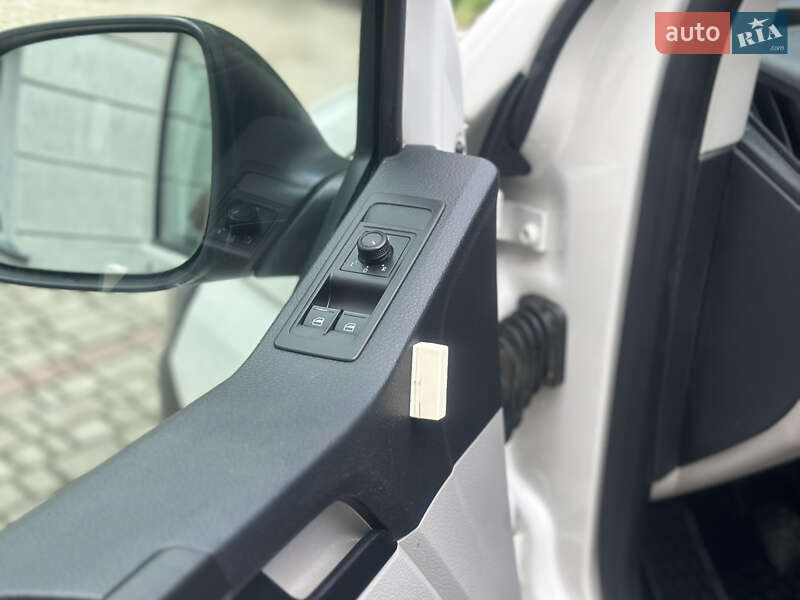 Грузовой фургон Volkswagen Transporter 2016 в Дубно