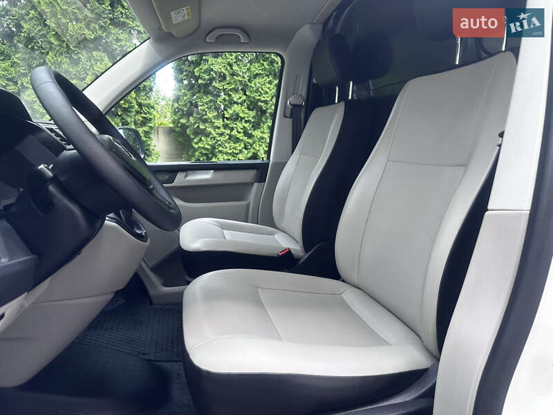 Грузовой фургон Volkswagen Transporter 2016 в Дубно