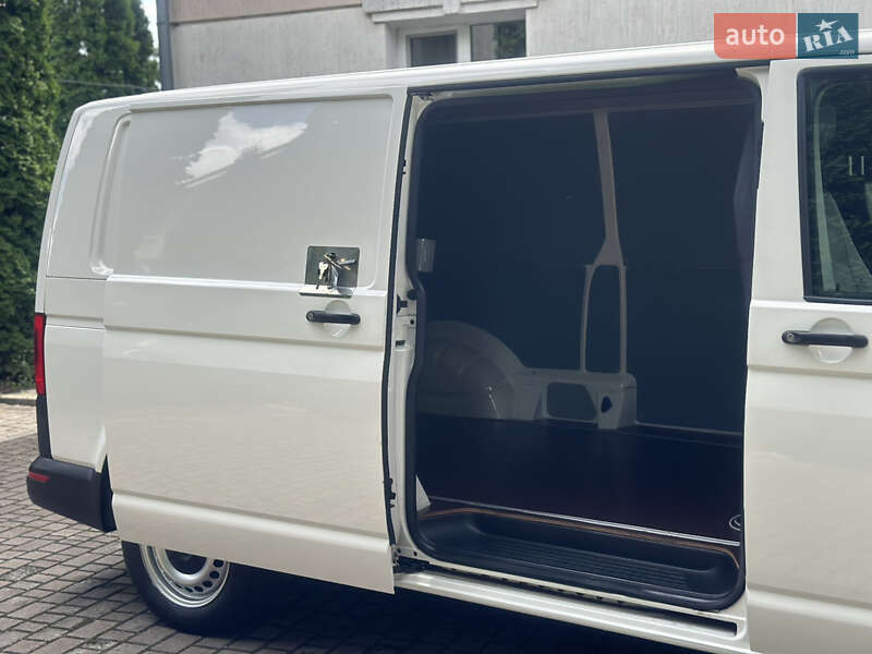 Грузовой фургон Volkswagen Transporter 2016 в Дубно