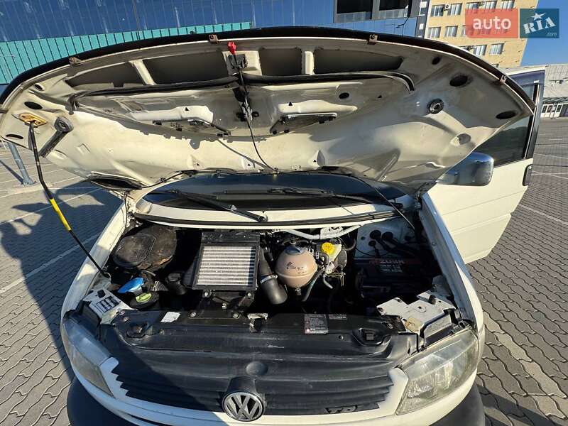 Грузопассажирский фургон Volkswagen Transporter 2002 в Львове