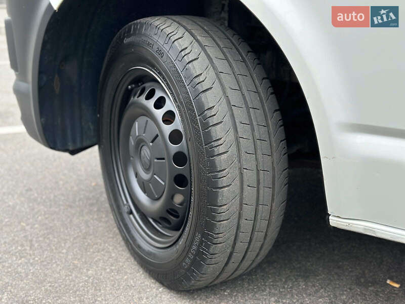 Грузовой фургон Volkswagen Transporter 2016 в Виннице