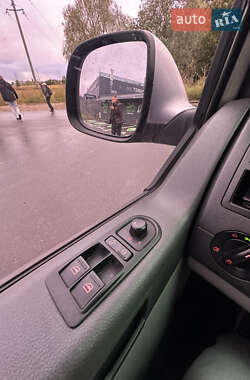 Минивэн Volkswagen Transporter 2010 в 