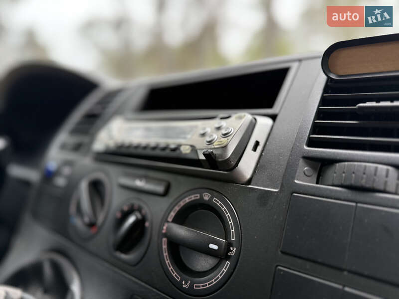 Грузовой фургон Volkswagen Transporter 2006 в Киеве