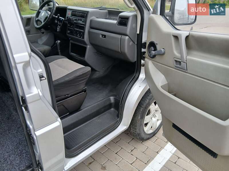 Минивэн Volkswagen Transporter 2003 в Ровно