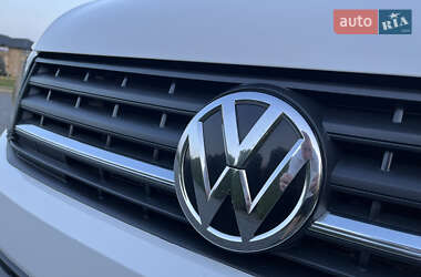 Минивэн Volkswagen Transporter 2016 в 