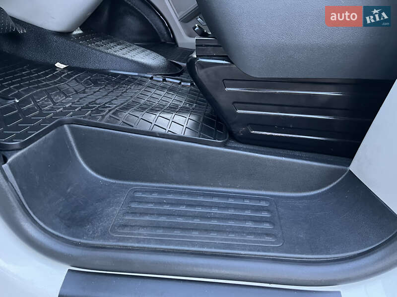 Минивэн Volkswagen Transporter 2016 в Львове