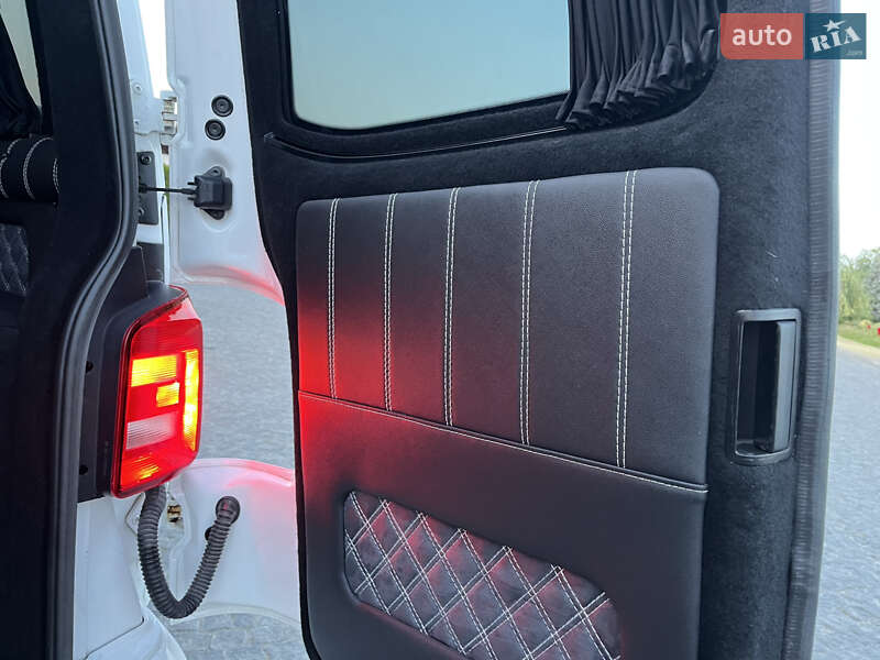 Минивэн Volkswagen Transporter 2016 в Львове