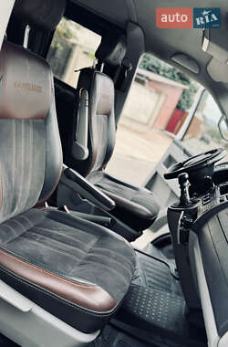 Минивэн Volkswagen Transporter 2010 в 