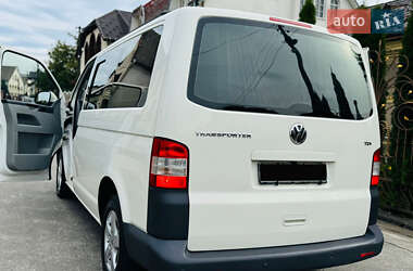 Минивэн Volkswagen Transporter 2010 в 