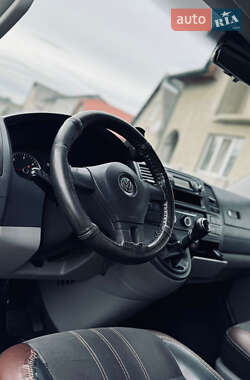 Минивэн Volkswagen Transporter 2010 в 