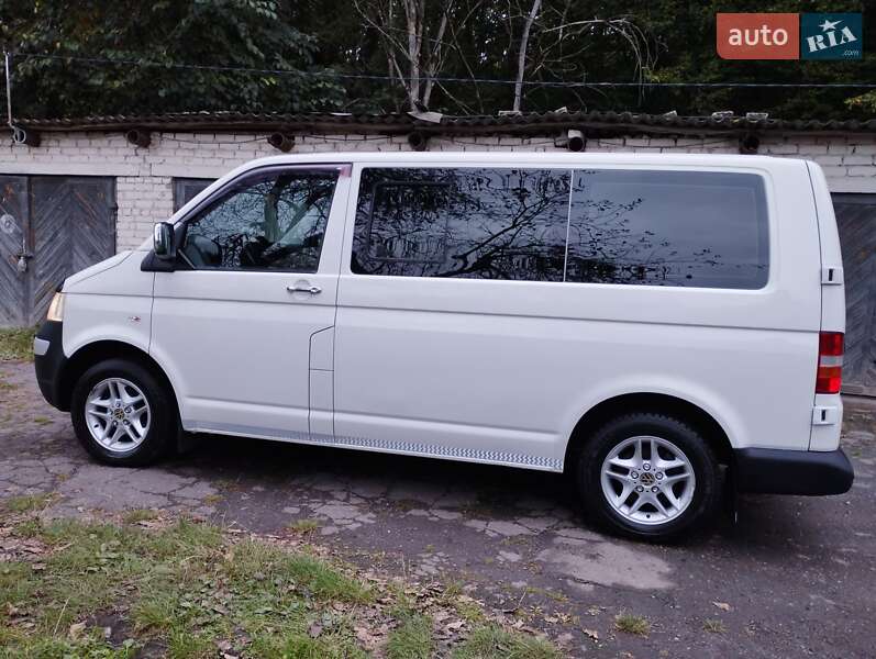 Минивэн Volkswagen Transporter 2007 в Остроге