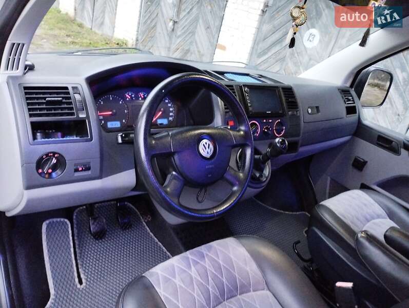 Минивэн Volkswagen Transporter 2007 в Остроге