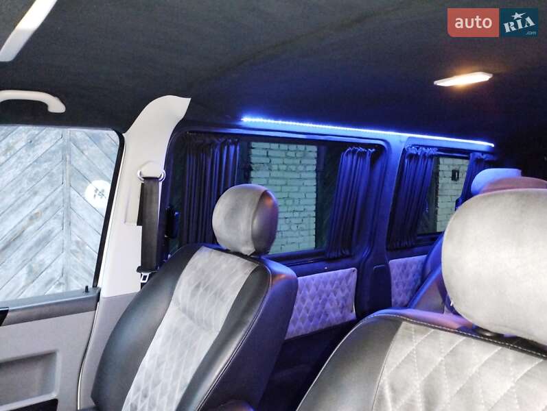 Минивэн Volkswagen Transporter 2007 в Остроге