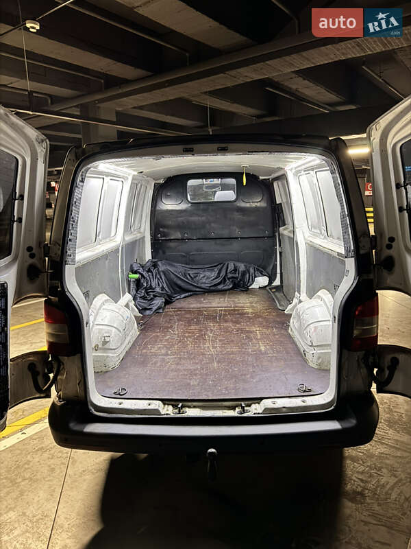 Грузовой фургон Volkswagen Transporter 2012 в Киеве