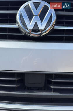 Минивэн Volkswagen Transporter 2017 в 