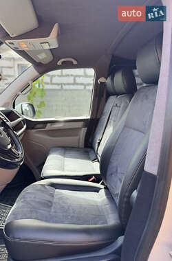 Минивэн Volkswagen Transporter 2017 в 