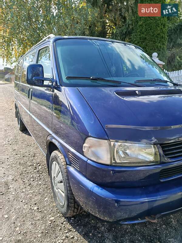 Грузопассажирский фургон Volkswagen Transporter 2003 в Черновцах