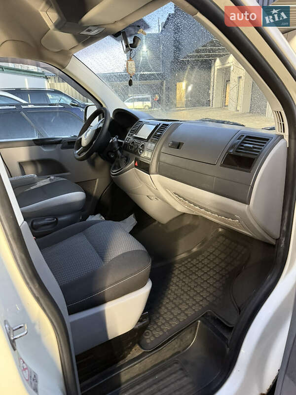 Минивэн Volkswagen Transporter 2008 в Ровно