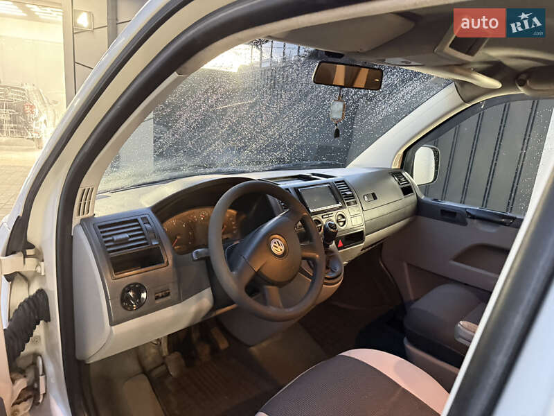 Минивэн Volkswagen Transporter 2008 в Ровно