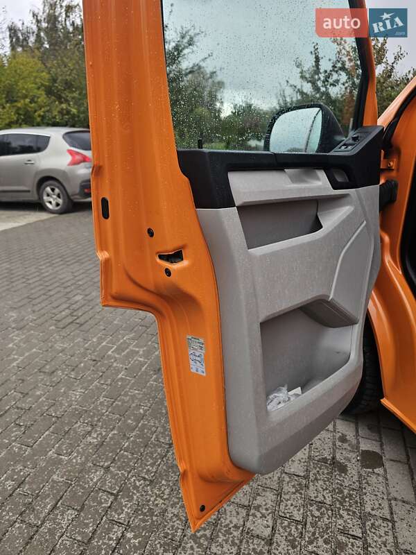 Мінівен Volkswagen Transporter 2018 в Рівному