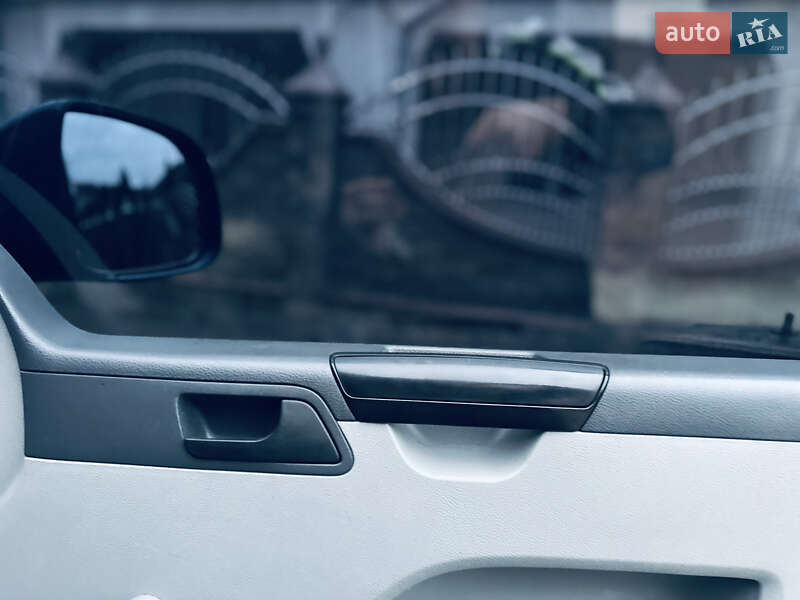 Минивэн Volkswagen Transporter 2010 в Грушево фото 24 Минивэн Volkswagen Transporter 2010 в Грушево