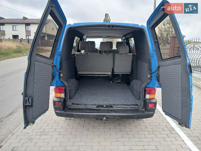 Минивэн Volkswagen Transporter 2002 в Ровно