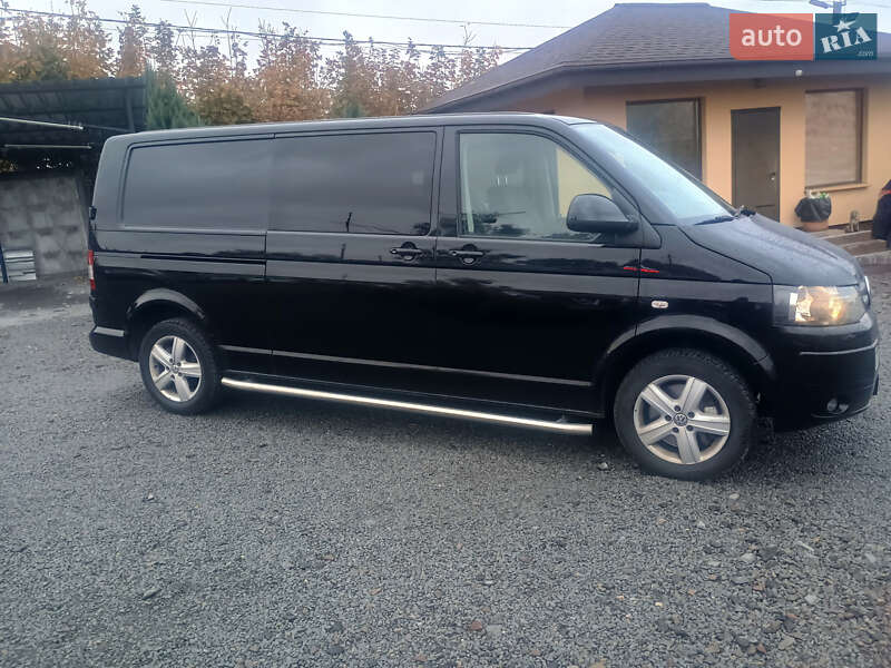 Минивэн Volkswagen Transporter 2012 в Ровно