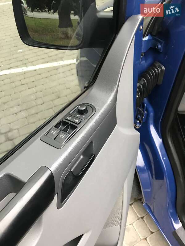 Минивэн Volkswagen Transporter 2006 в Виннице