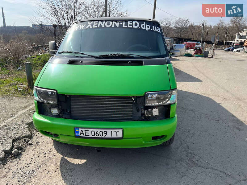 Мінівен Volkswagen Transporter 1993 в  фото Мінівен Volkswagen Transporter 1993 в