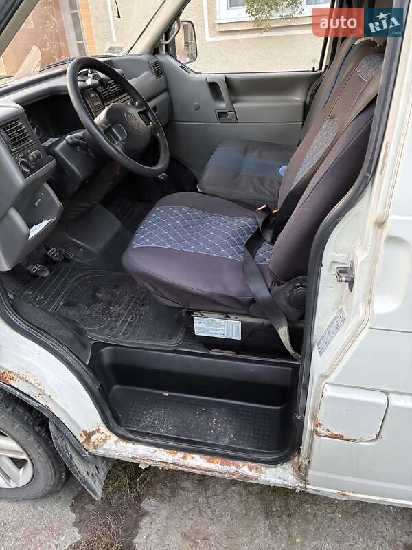 Вантажний фургон Volkswagen Transporter 1996 в Чернівцях фото 6 Вантажний фургон Volkswagen Transporter 1996 в Чернівцях