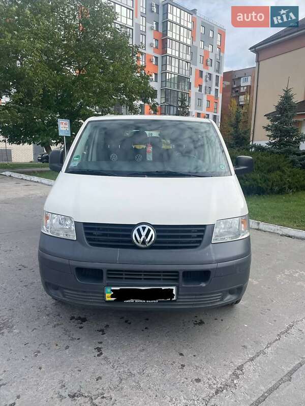 Минивэн Volkswagen Transporter 2008 в Вараше