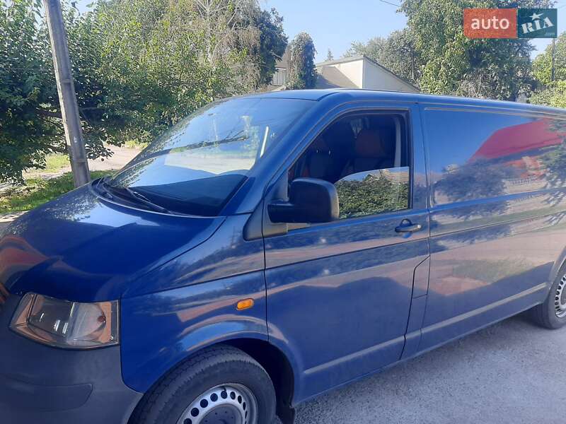Вантажний фургон Volkswagen Transporter 2006 в Кривому Розі