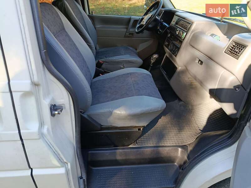 Минивэн Volkswagen Transporter 2001 в Березному