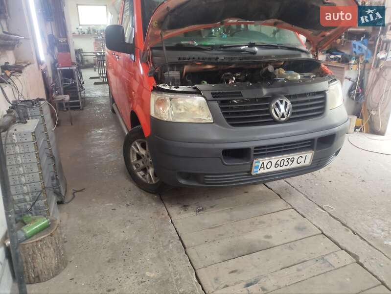 Мінівен Volkswagen Transporter 2006 в Виноградові