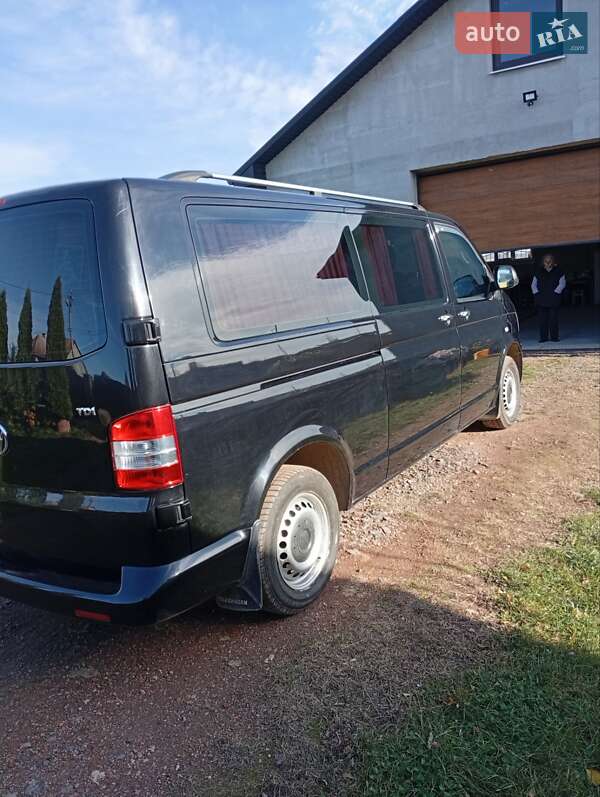 Минивэн Volkswagen Transporter 2010 в Нововолынске