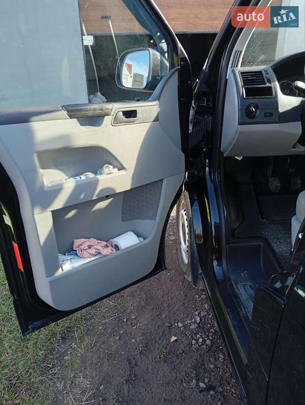 Минивэн Volkswagen Transporter 2010 в Нововолынске