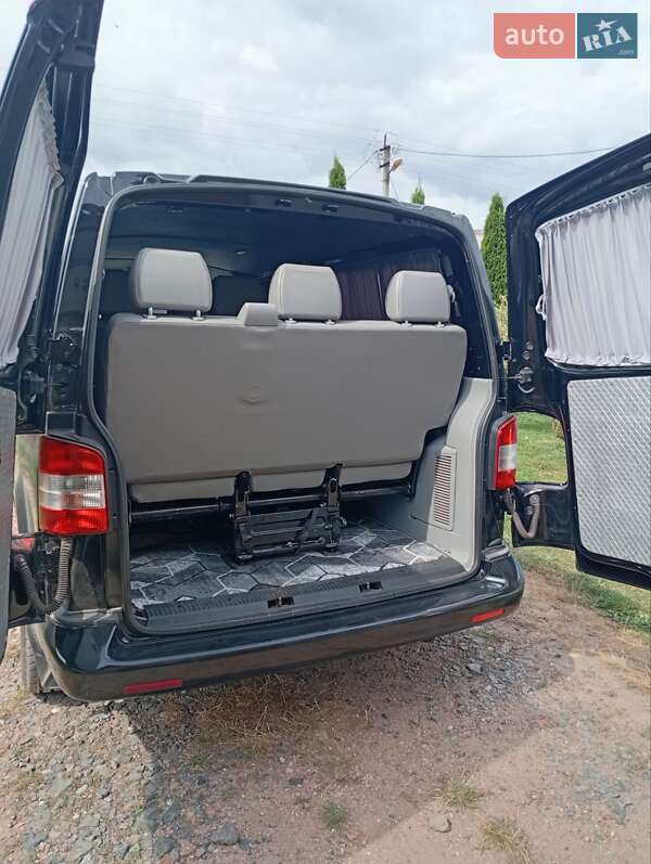 Минивэн Volkswagen Transporter 2010 в Нововолынске