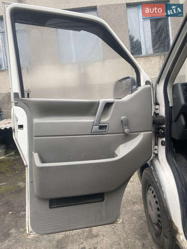 Вантажний фургон Volkswagen Transporter 2001 в Новомосковську фото 13 Вантажний фургон Volkswagen Transporter 2001 в Новомосковську