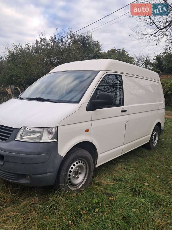 Вантажний фургон Volkswagen Transporter 2006 в Львові
