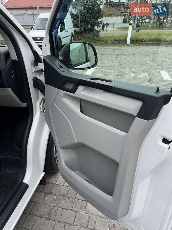 Мінівен Volkswagen Transporter 2017 в Львові